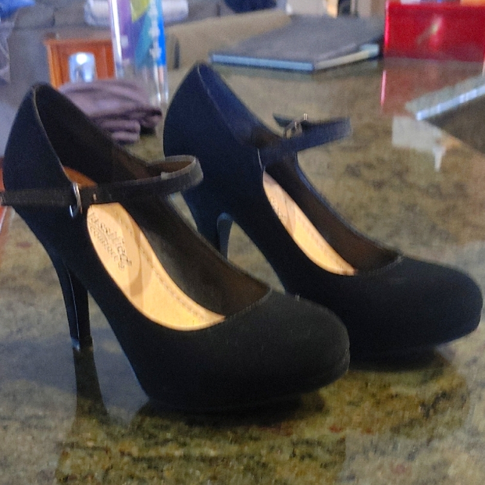 Chic Black Mary Jane Heels